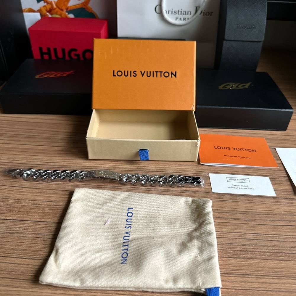 Louis Vuitton Silver Bracelet - Picture 3 of 10
